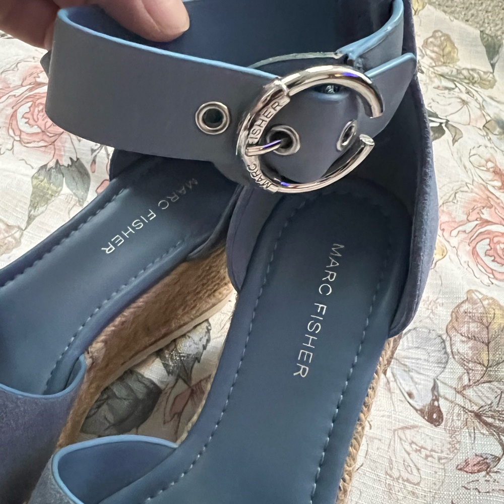 Marc Fisher Blue Wedge Sandals 6M - Picture 3 of 5